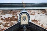 Образ над центральным входом