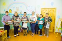 С поздравлениями к воспитателям 