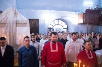 Христос Воскресе! Славите! 